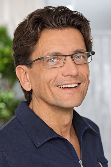 Dr. Hermann Jakob